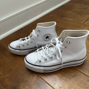 Converse like new White Leather High-Top Sneakers